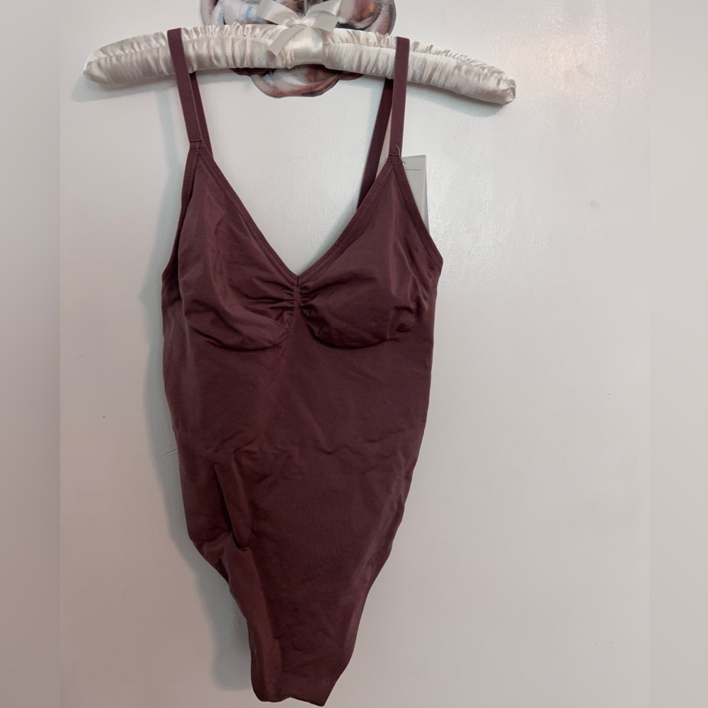 STRETCHY & SCULPTING FIRM SHAPE THONG BODYSUIT H&M NWT SIZE L DARK DUSTY PINK